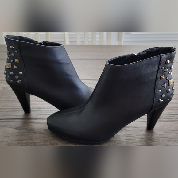 Monroe & Main Shoes - New Monroe & Main Black With Gold/Silver Studed Design Ankle Booties.